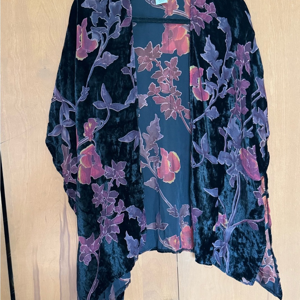 Francesca's Collections Black and Purple Floral Velvet Poncho